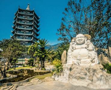 Thap-Xa-Loi-cao-9-tang-cua-chua-Linh-Ung-Bai-But-Anh_-Suu-tam